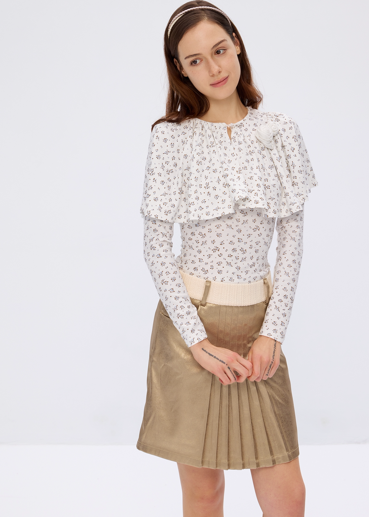 Chic Gold Pleated Short Skirt