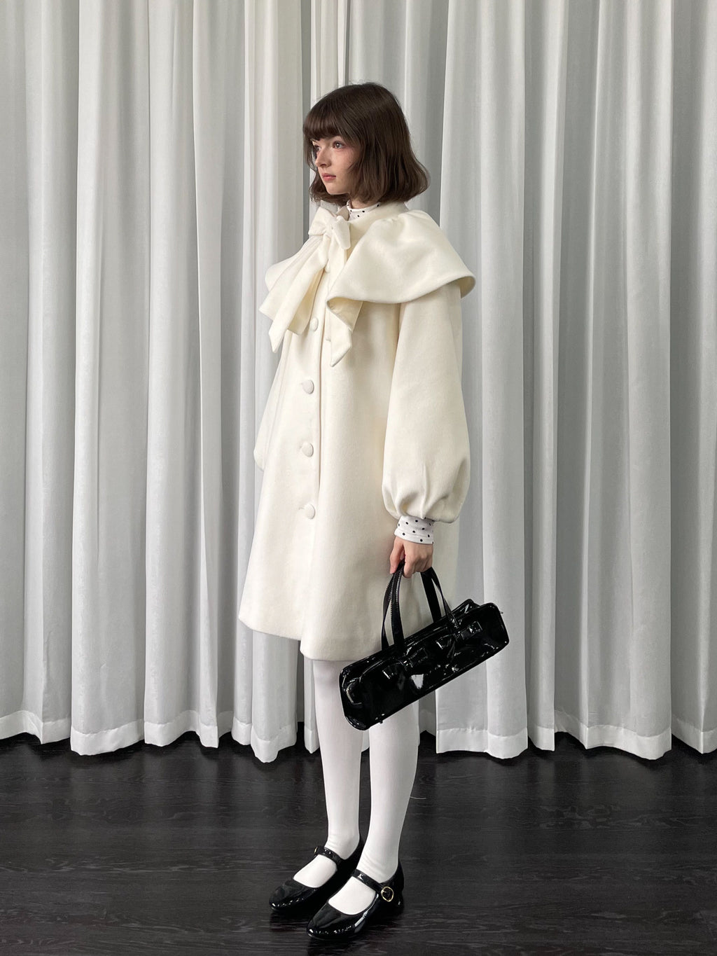 Bow white cape woolen coat