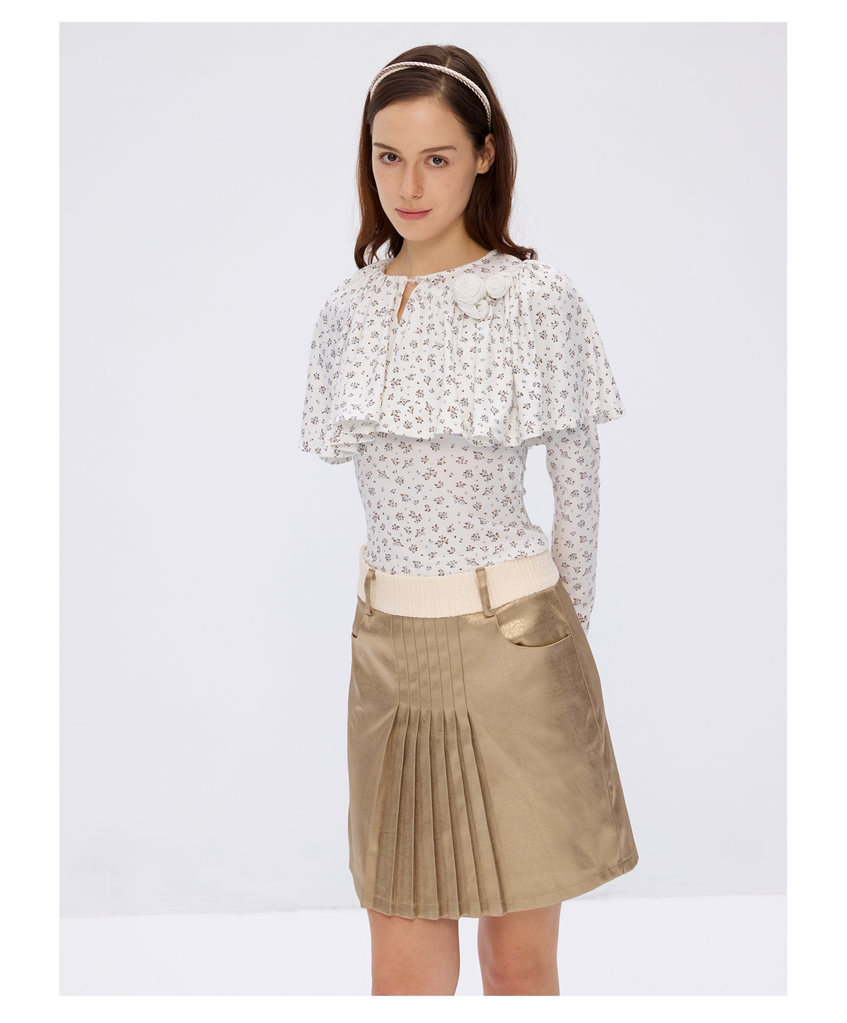 Chic Gold Pleated Short Skirt