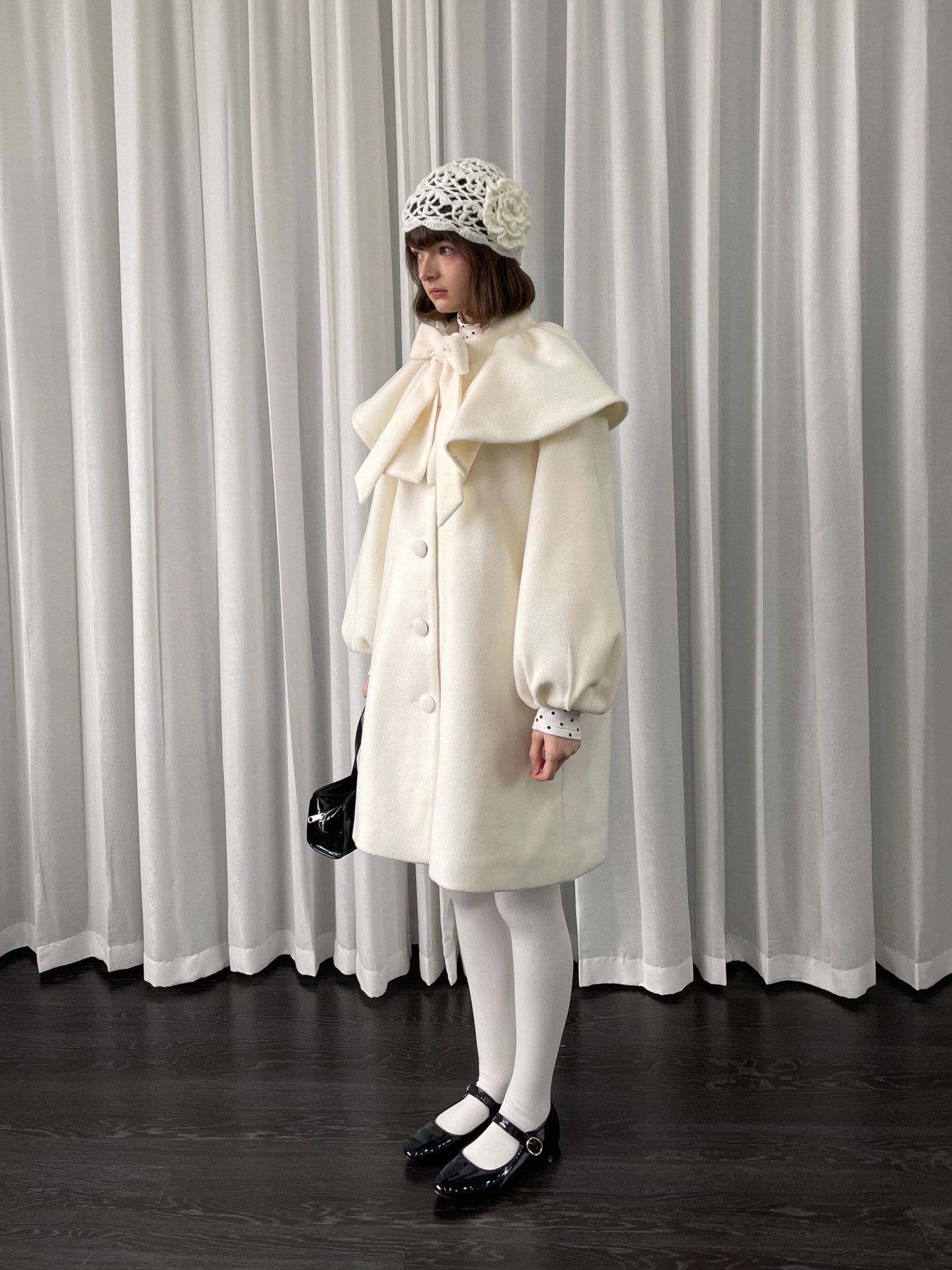 Bow white cape woolen coat
