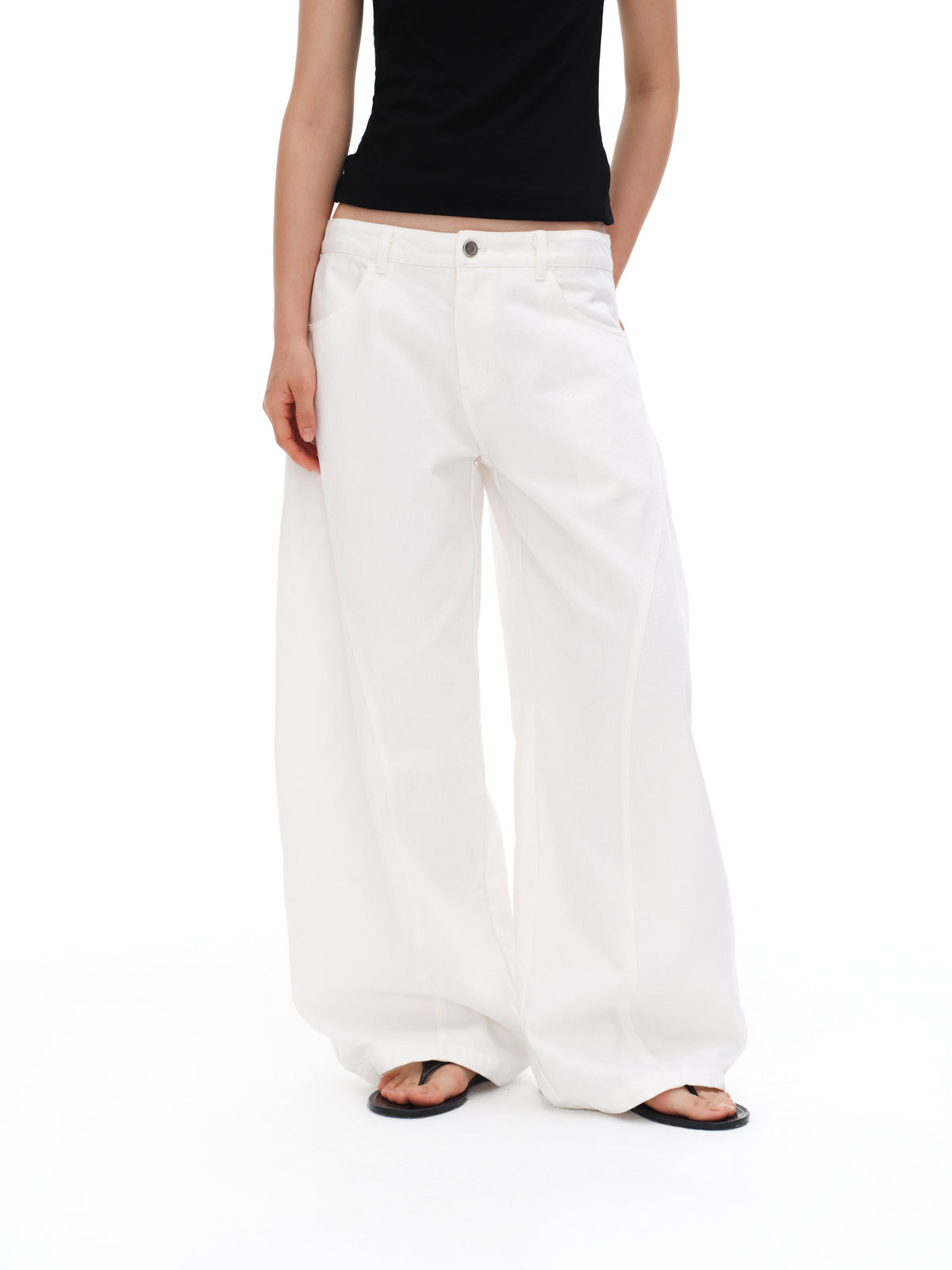 White curved casual pants
