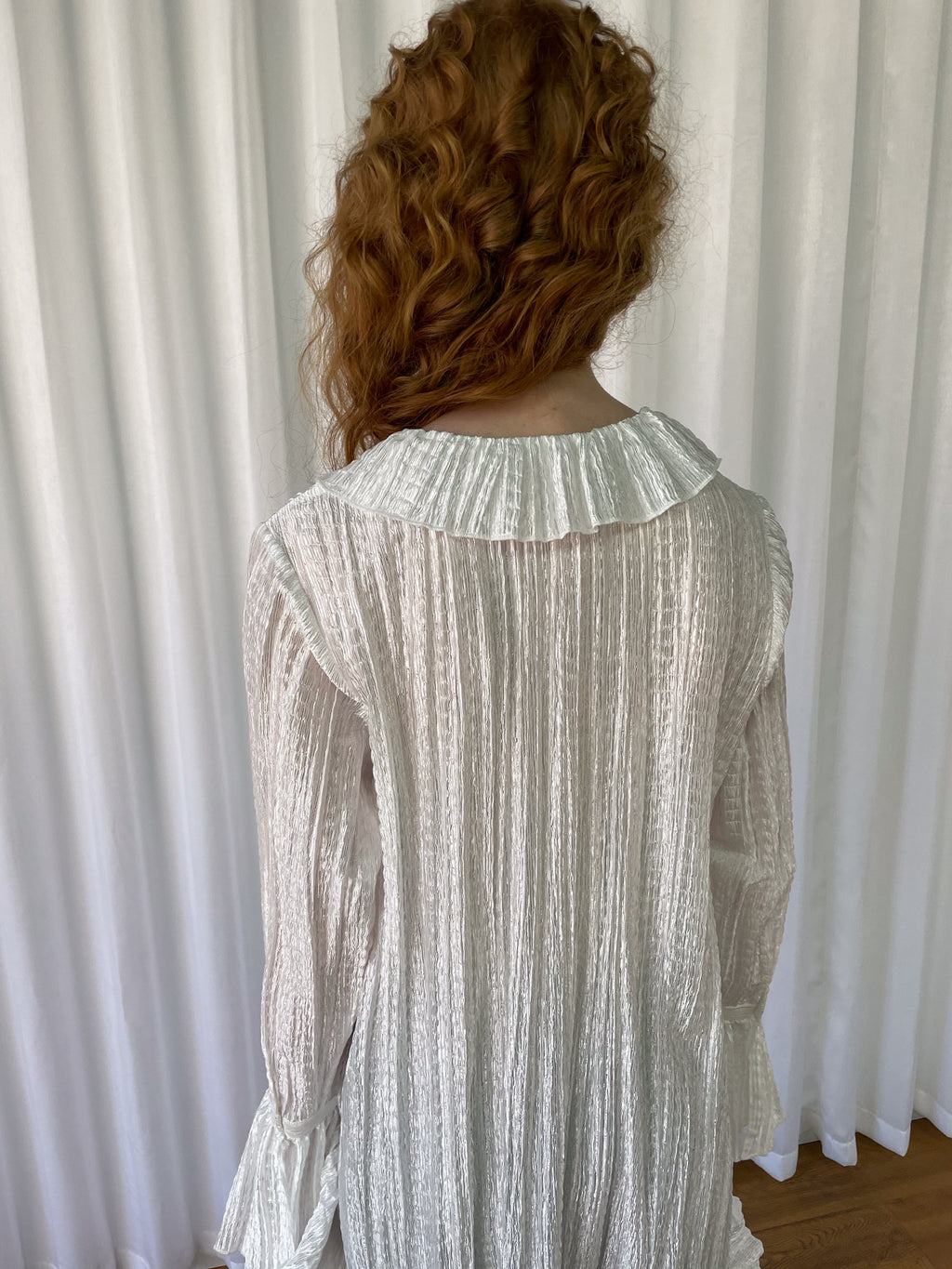 Lace wrinkled ruffled sleeve shirt