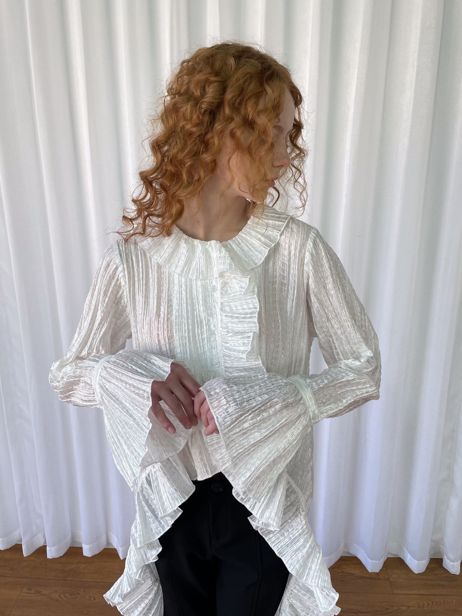 Lace wrinkled ruffled sleeve shirt