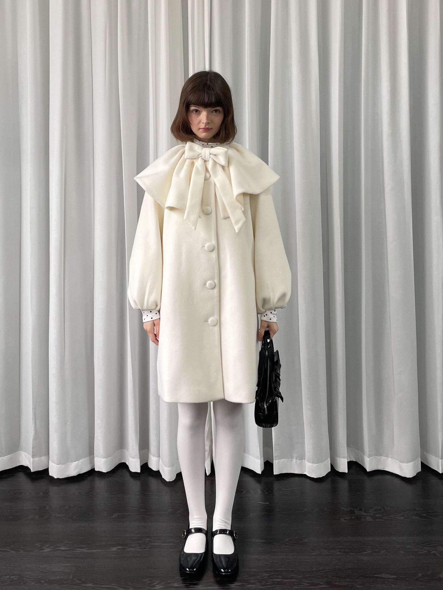 Bow white cape woolen coat