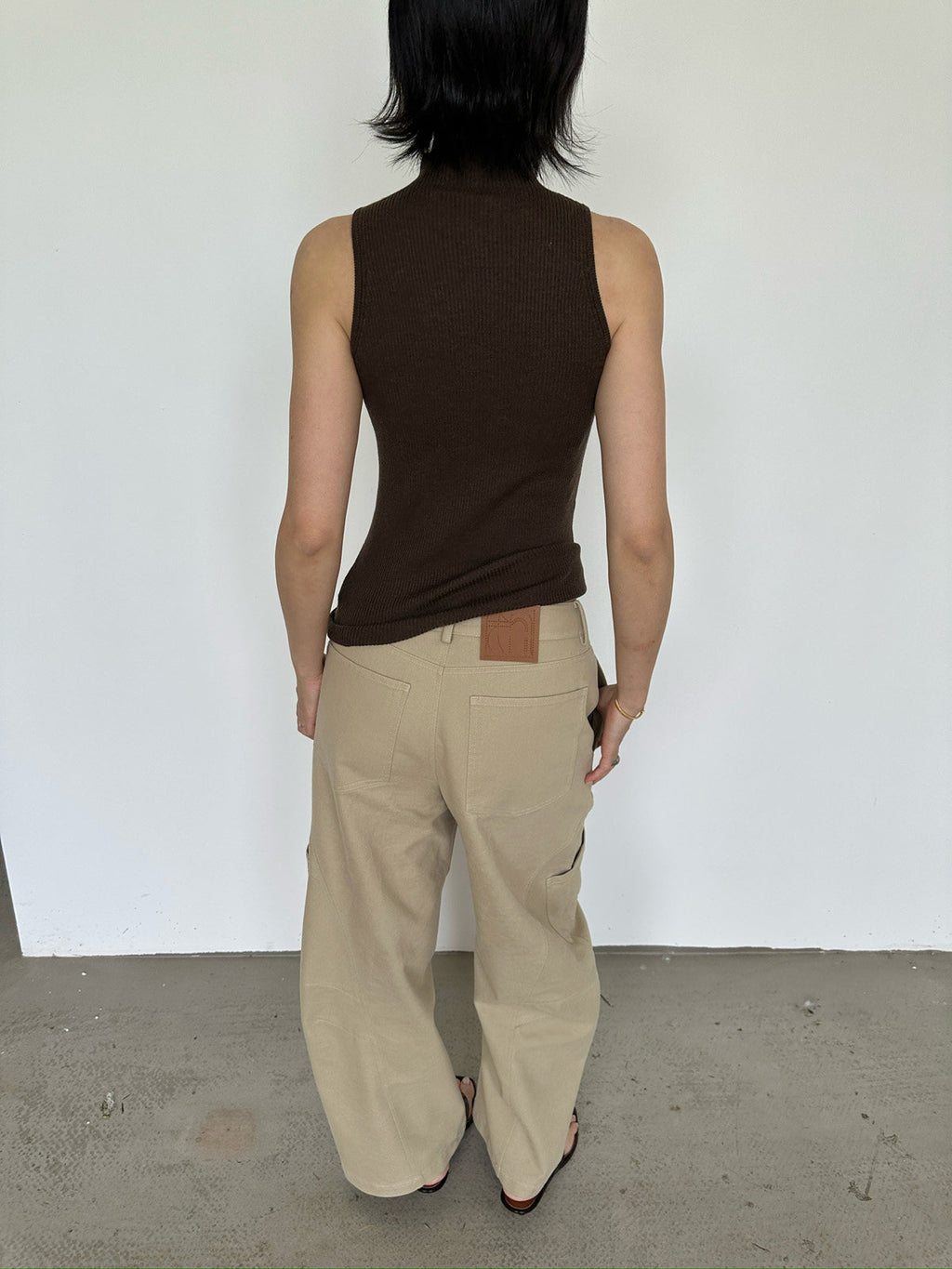 Cut-off knit tank top