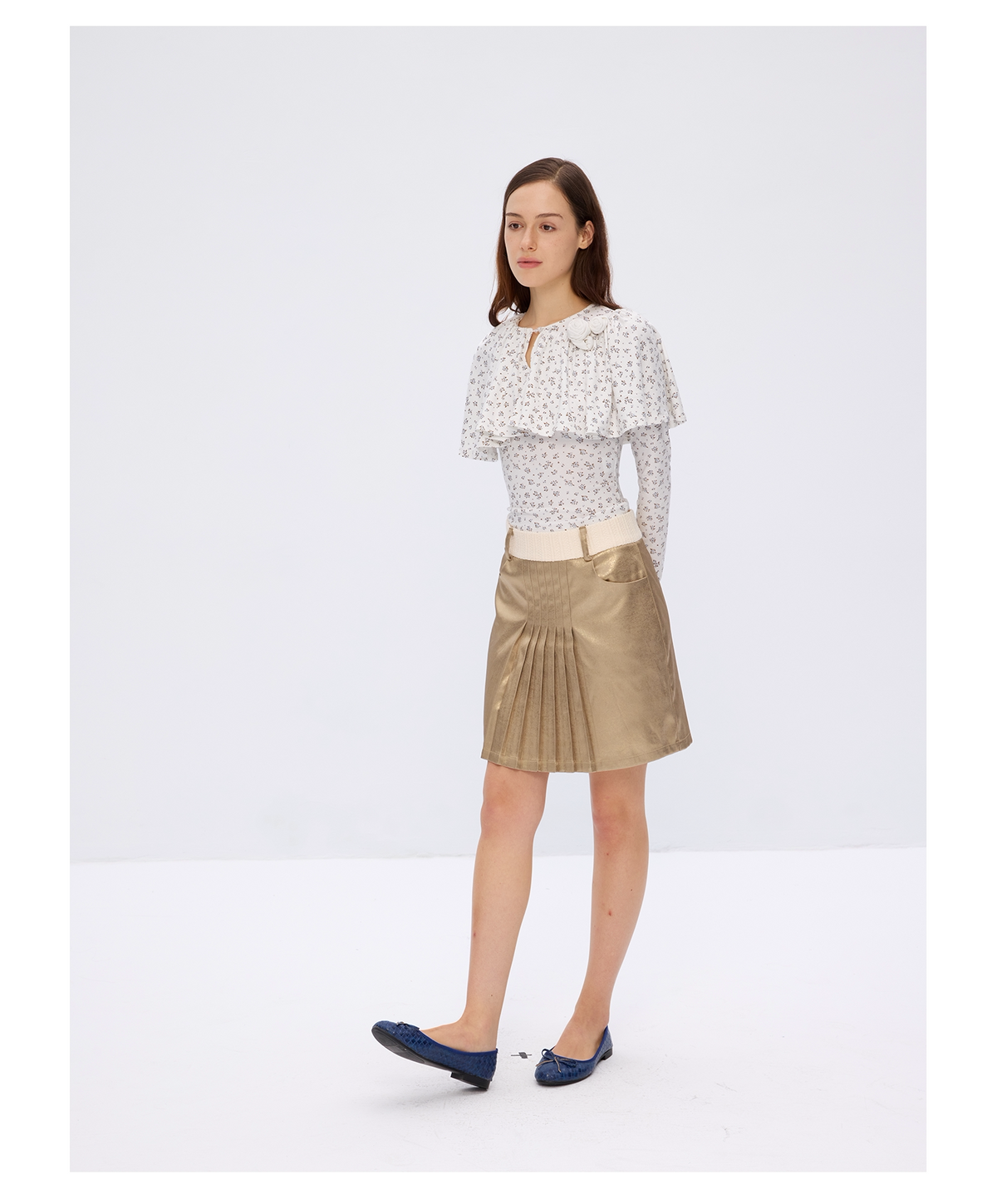 Chic Gold Pleated Short Skirt