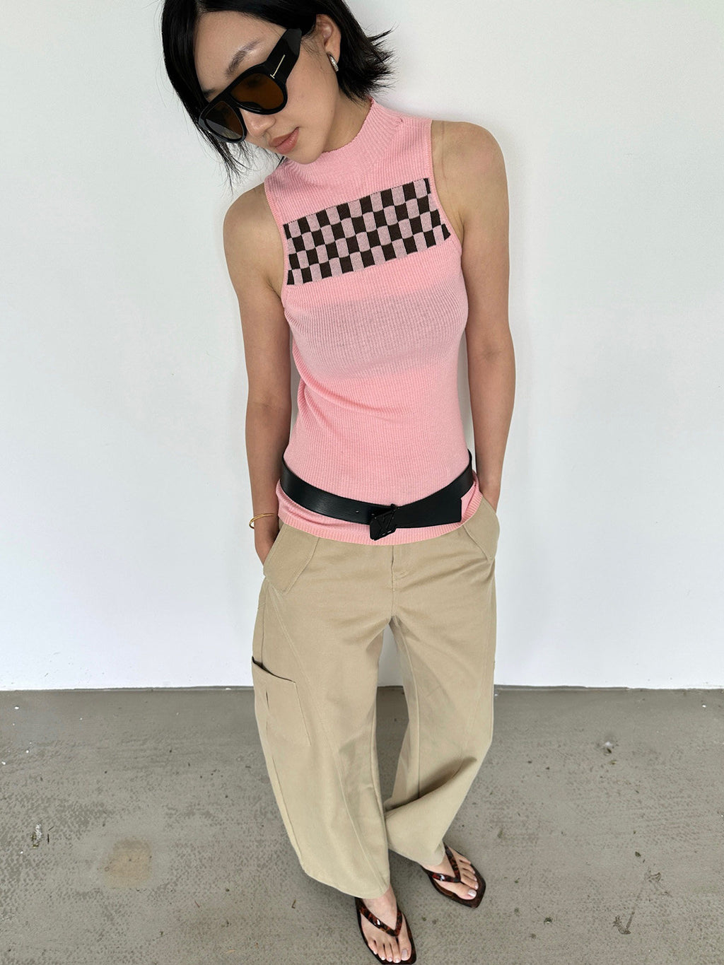 Cut-off knit tank top