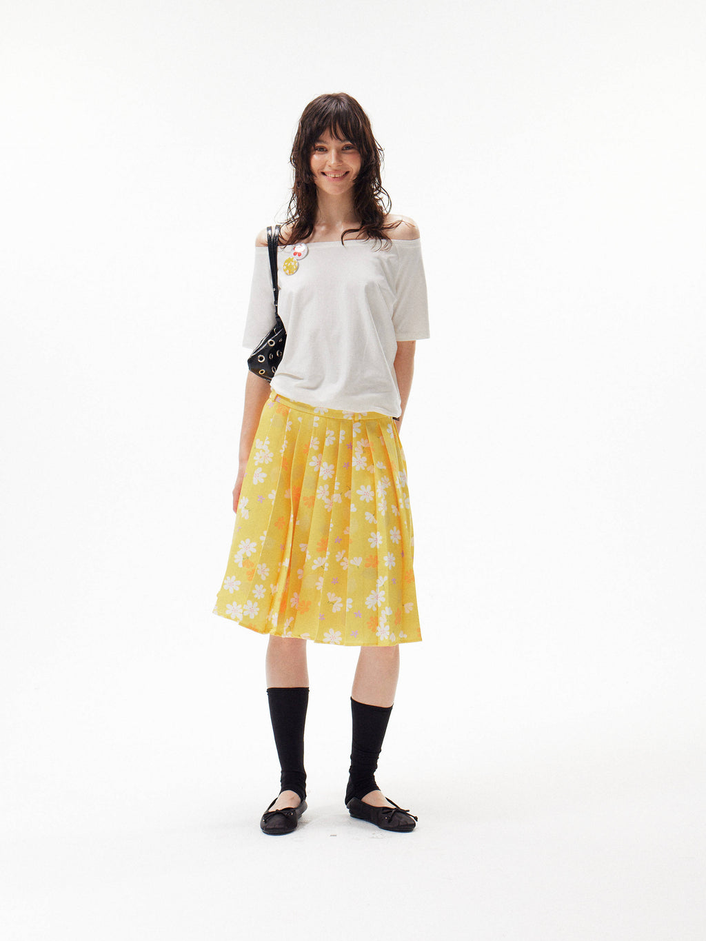 one-shoulder short-sleeved T-shirt with badges