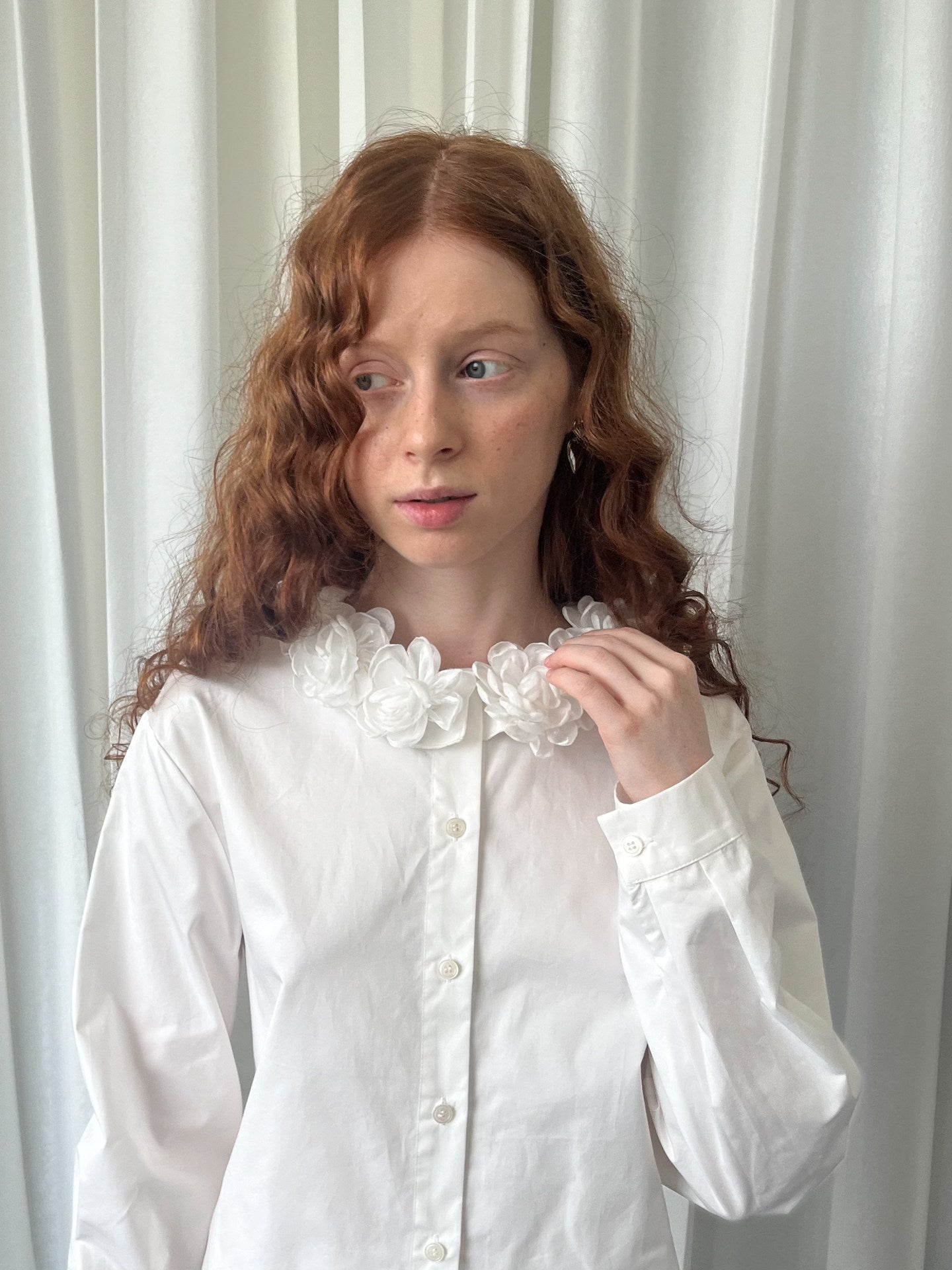 Flower deco collar shirt