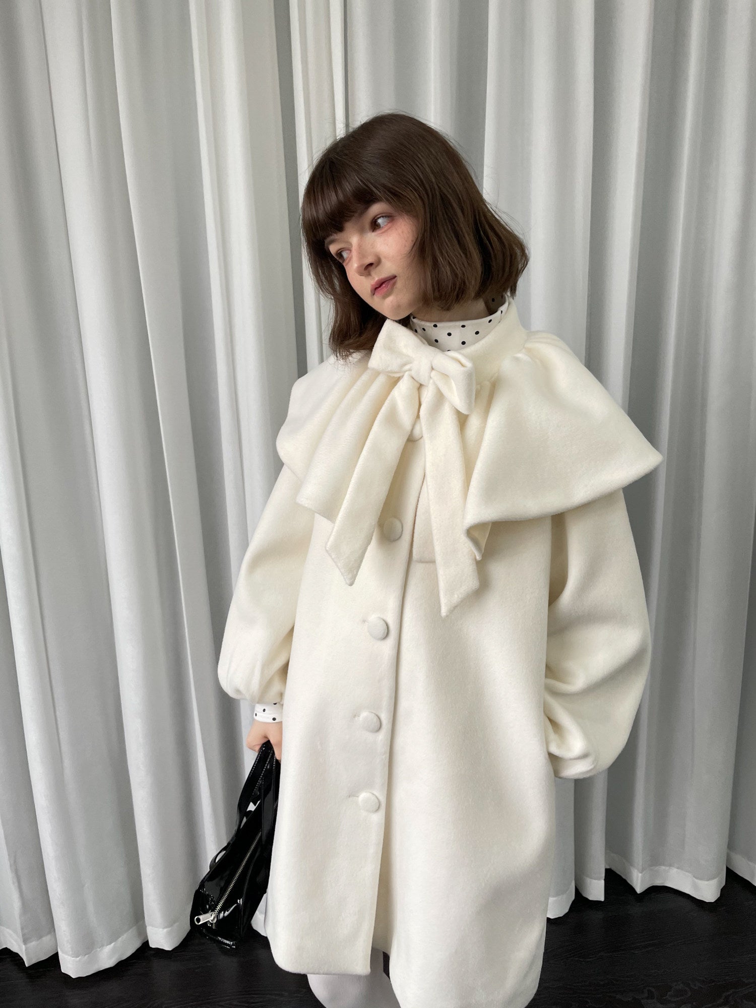 Bow white cape woolen coat