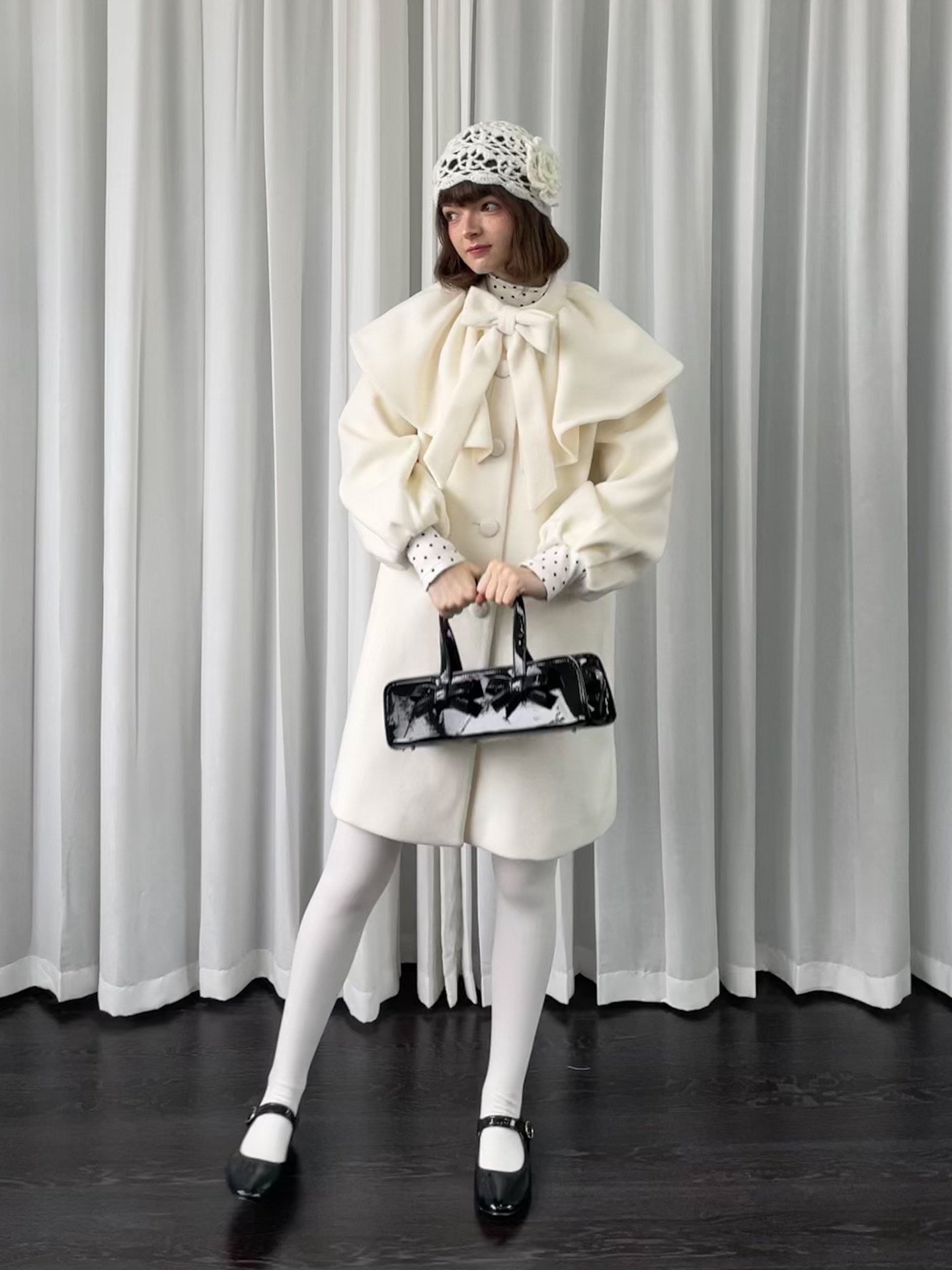 Bow white cape woolen coat