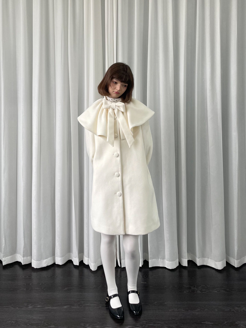 Bow white cape woolen coat