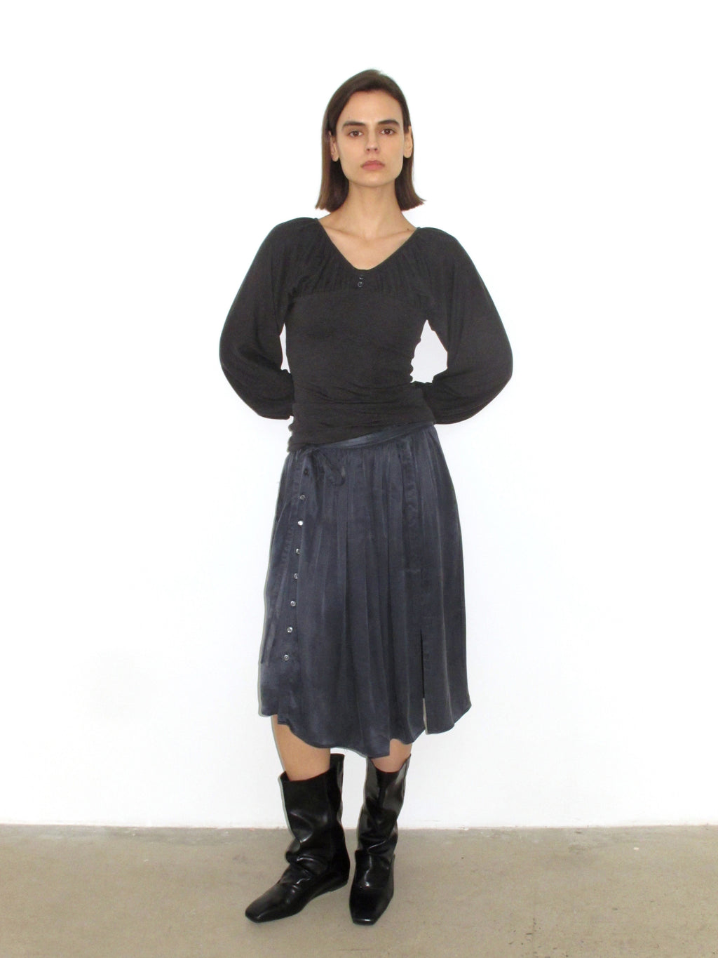 Multi-button high slit drape skirt