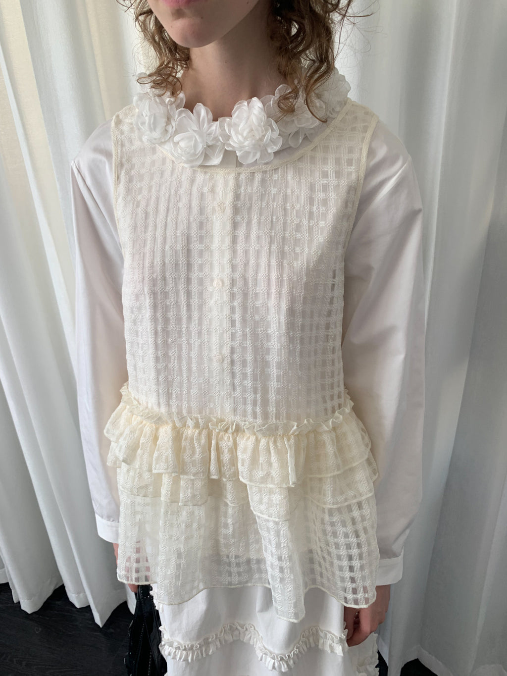 Flower deco collar shirt