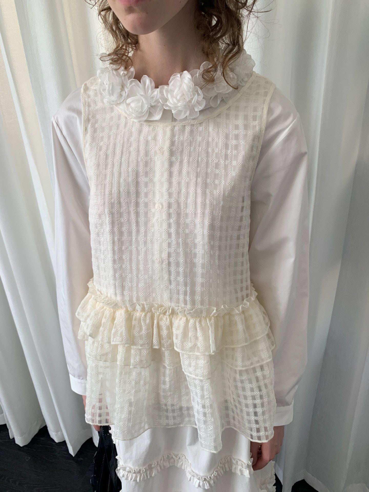 Flower deco collar shirt