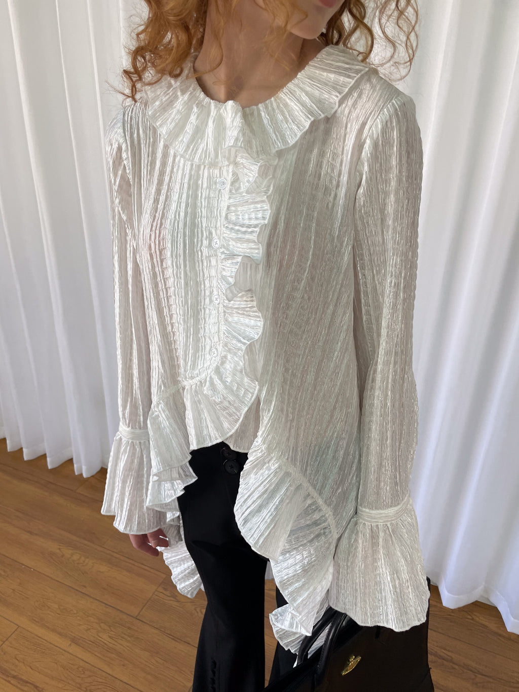 Lace wrinkled ruffled sleeve shirt