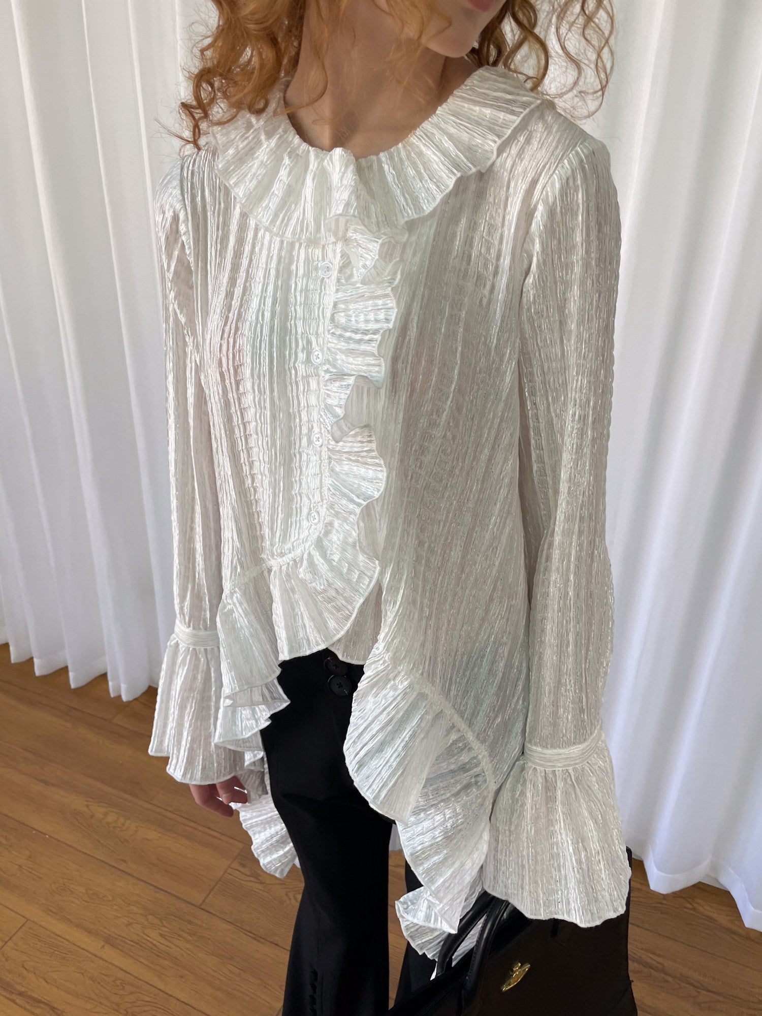 Lace wrinkled ruffled sleeve shirt