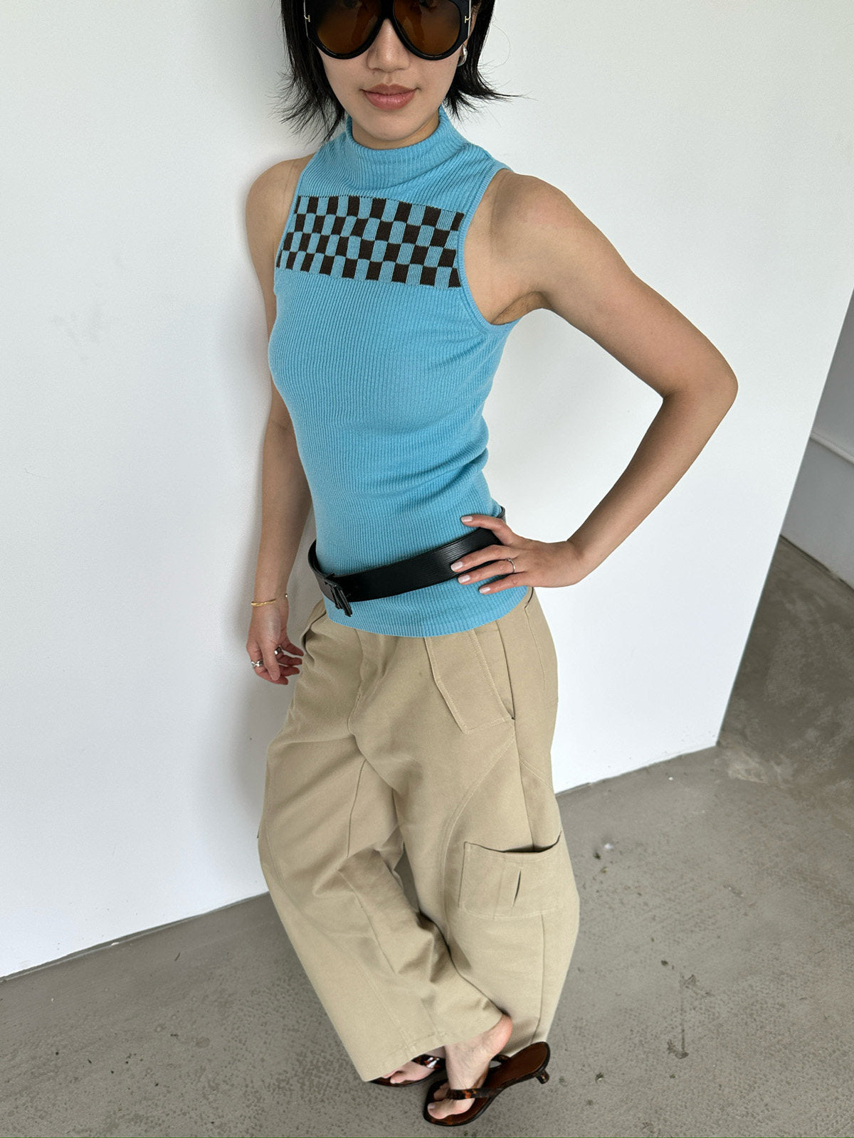 Cut-off knit tank top