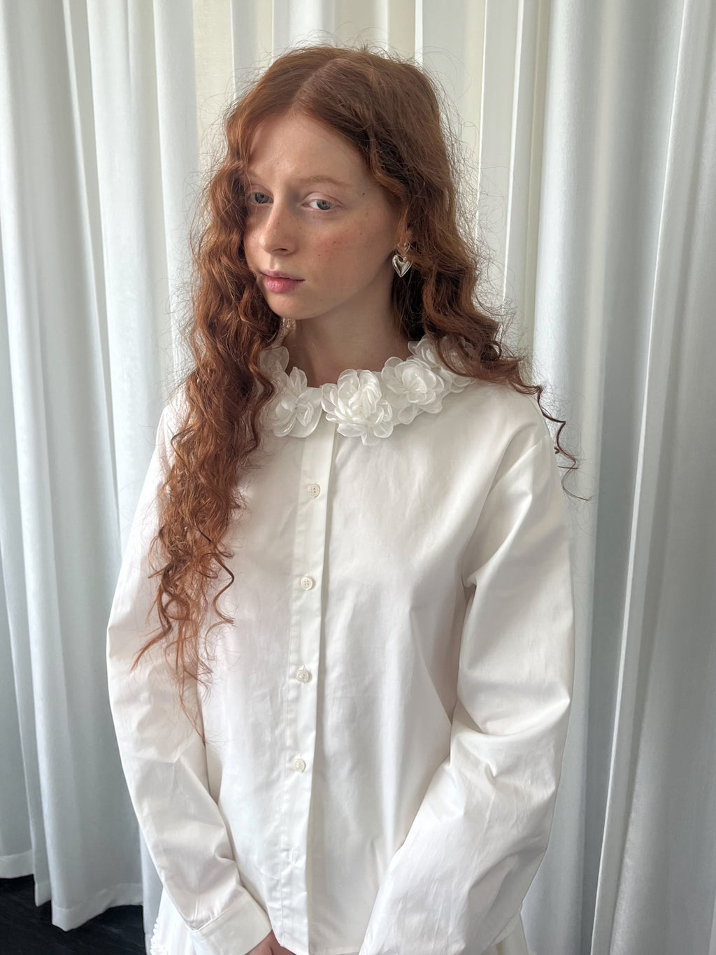 Flower deco collar shirt