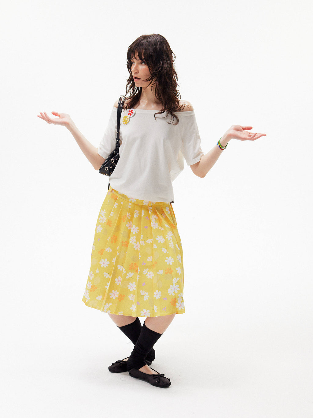 one-shoulder short-sleeved T-shirt with badges