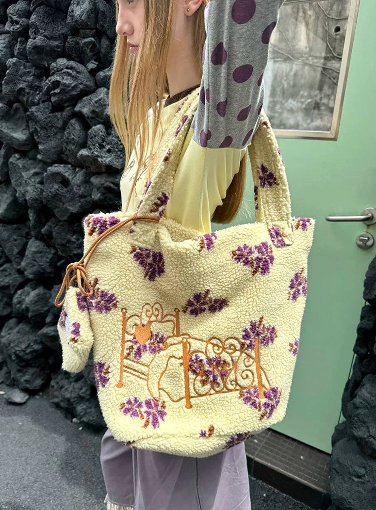 UnsocialNight autumn new original embroidered lamb shearling cute and fashionable single-shoulder handbag