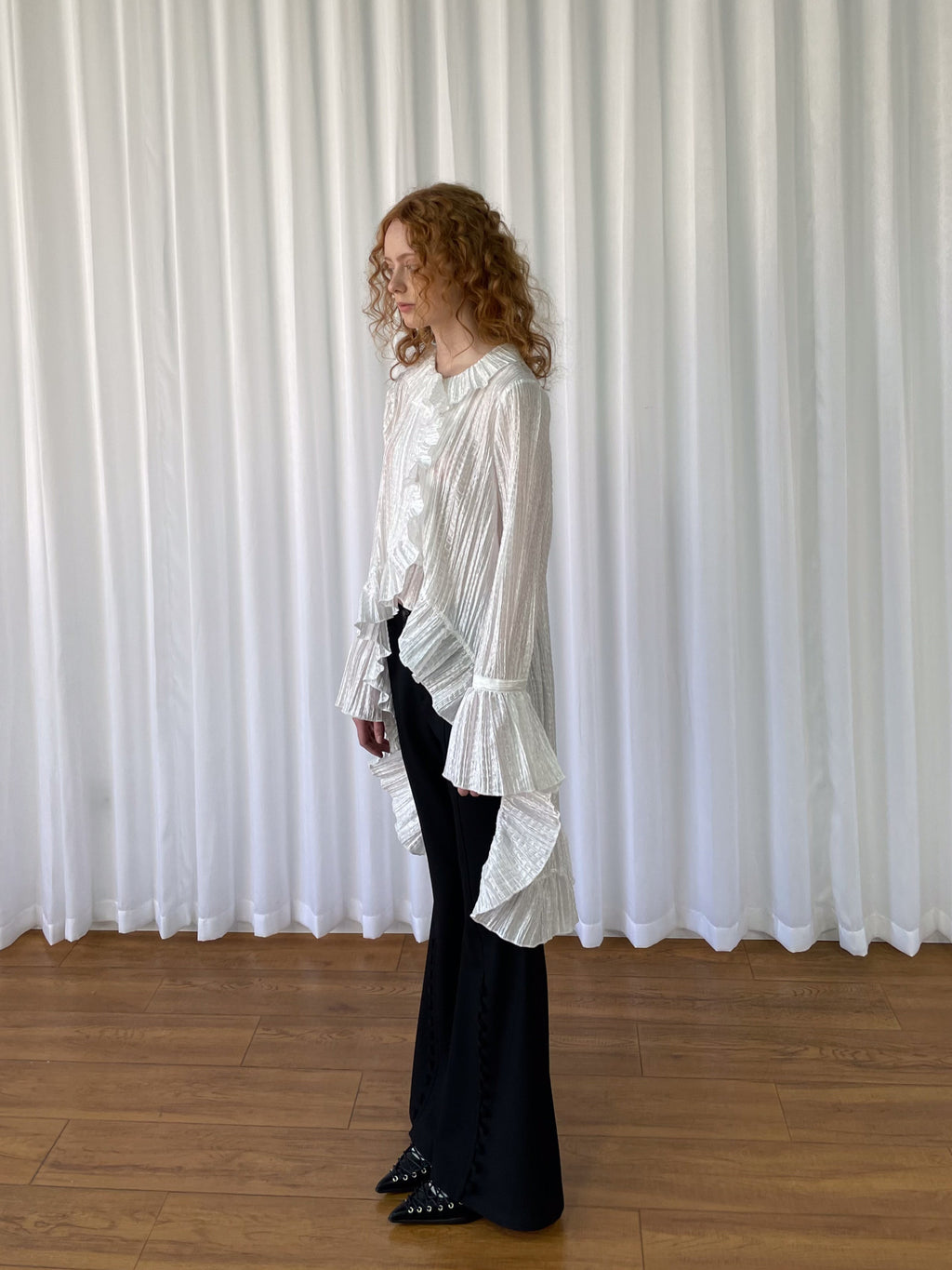 Lace wrinkled ruffled sleeve shirt