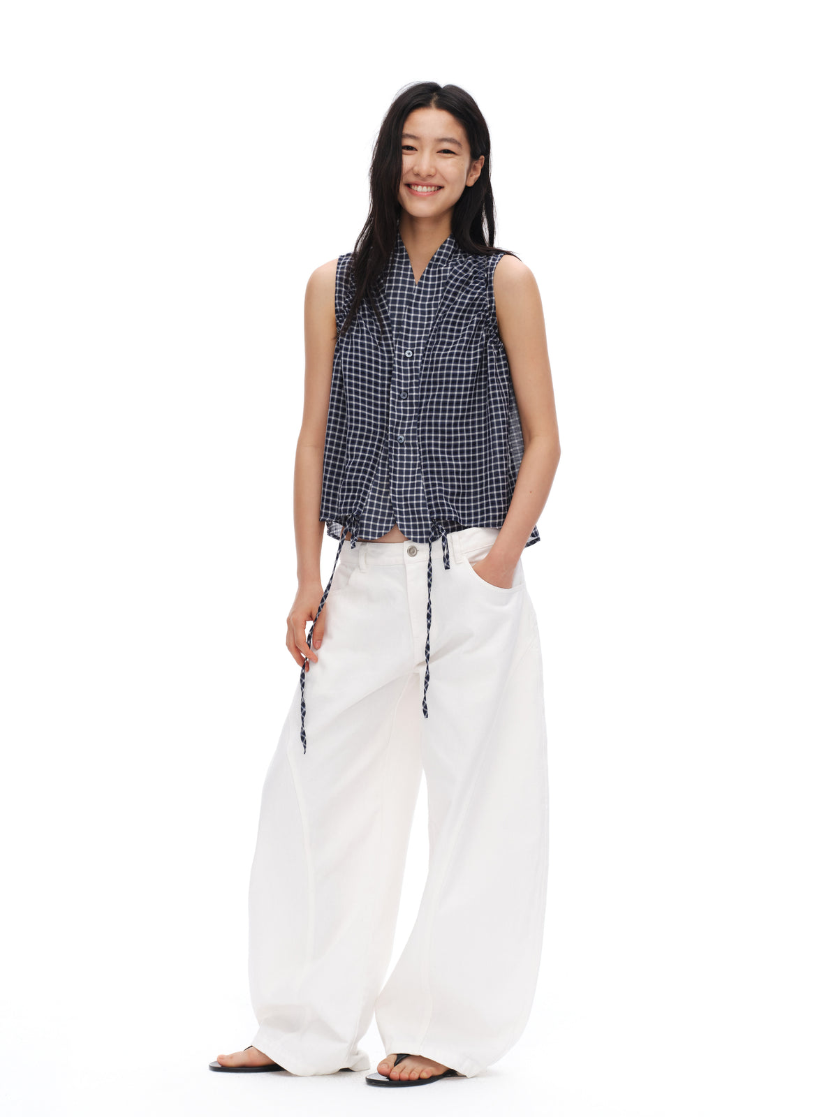 White curved casual pants