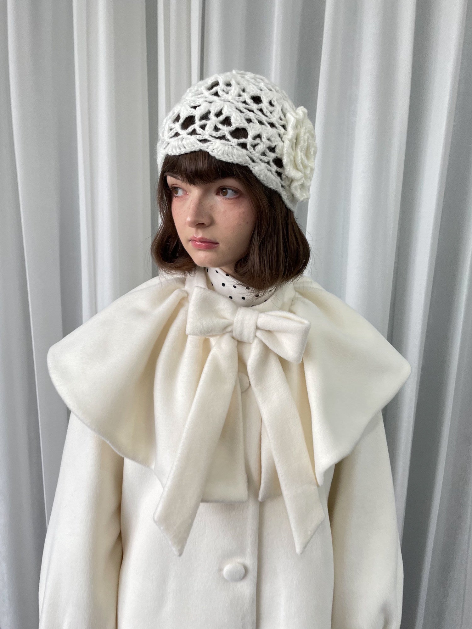 Bow white cape woolen coat
