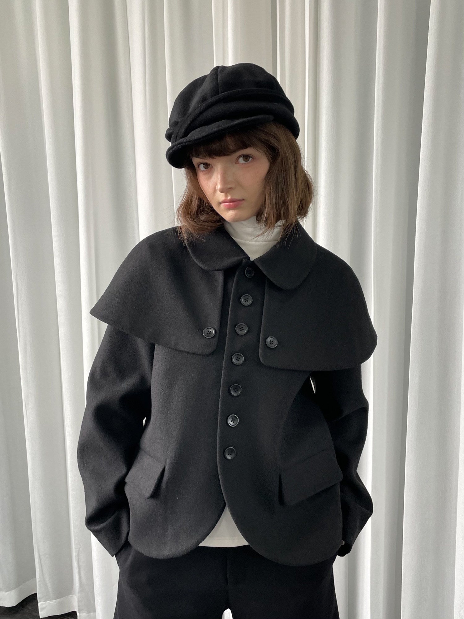 Detachable cape woolen coat