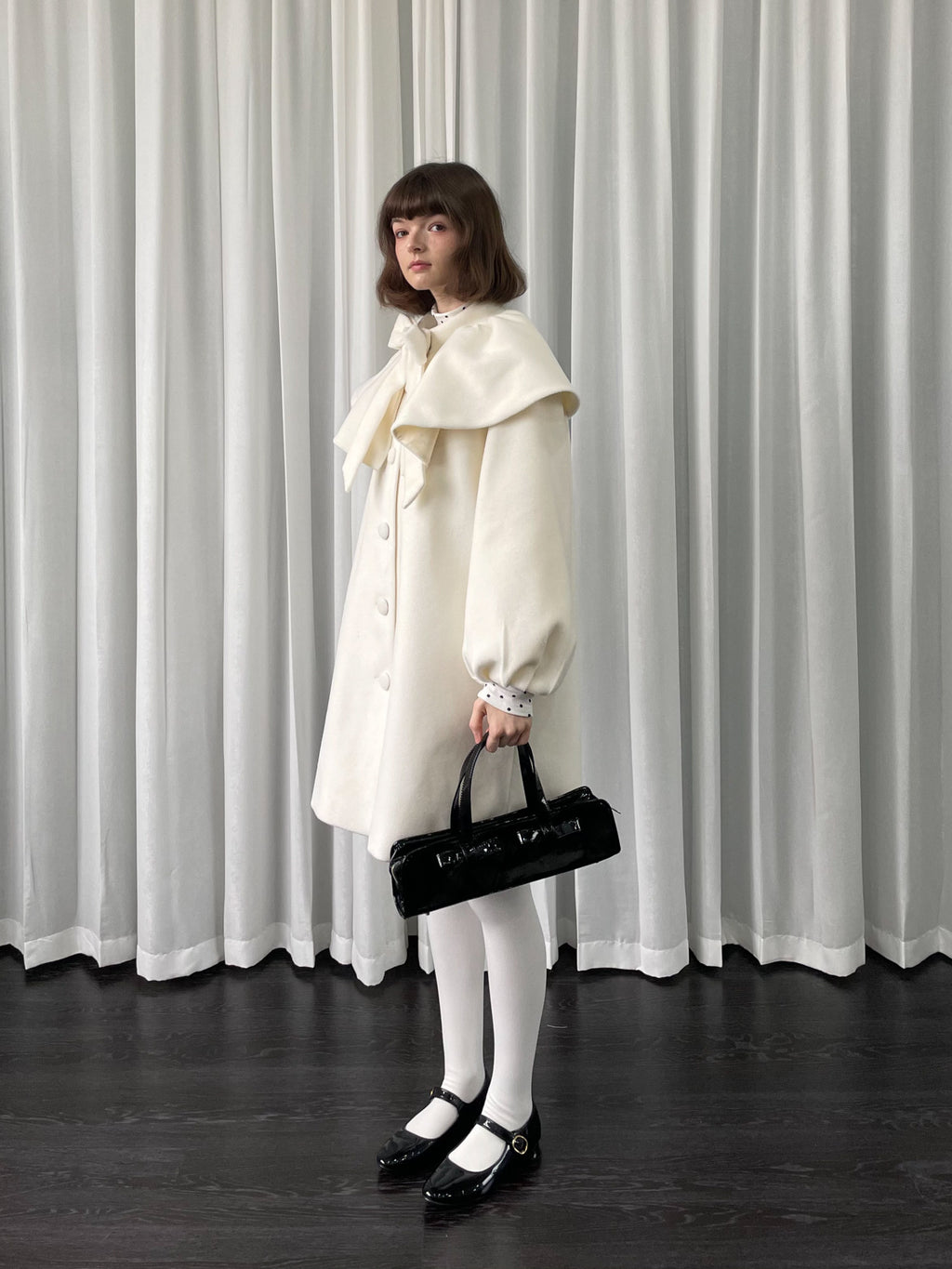 Bow white cape woolen coat