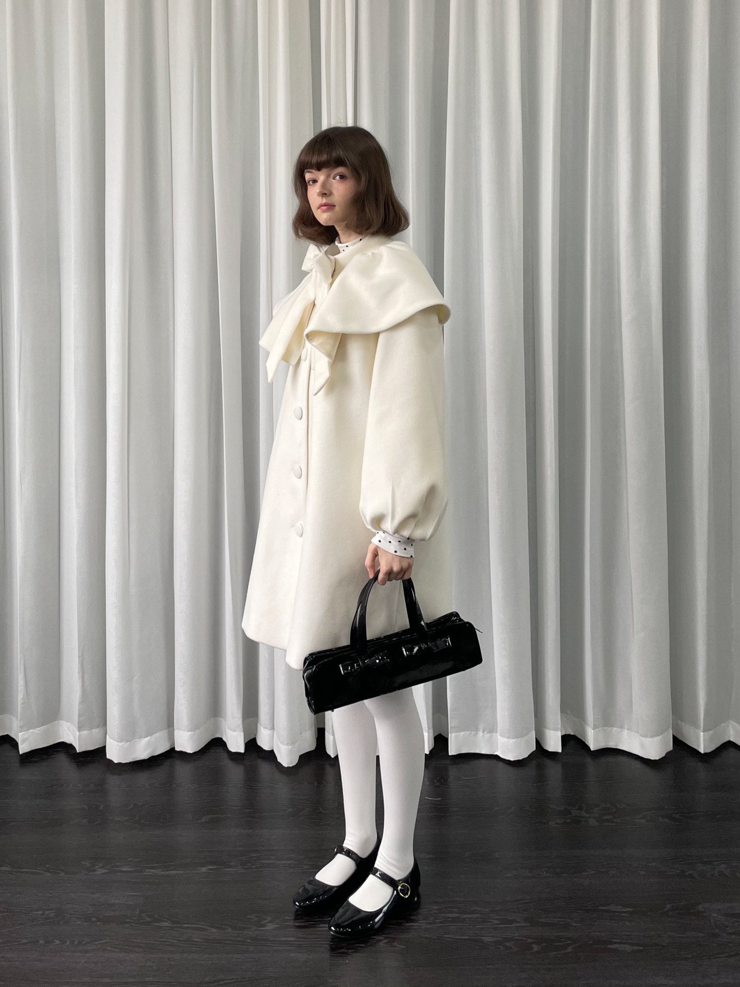 Bow white cape woolen coat