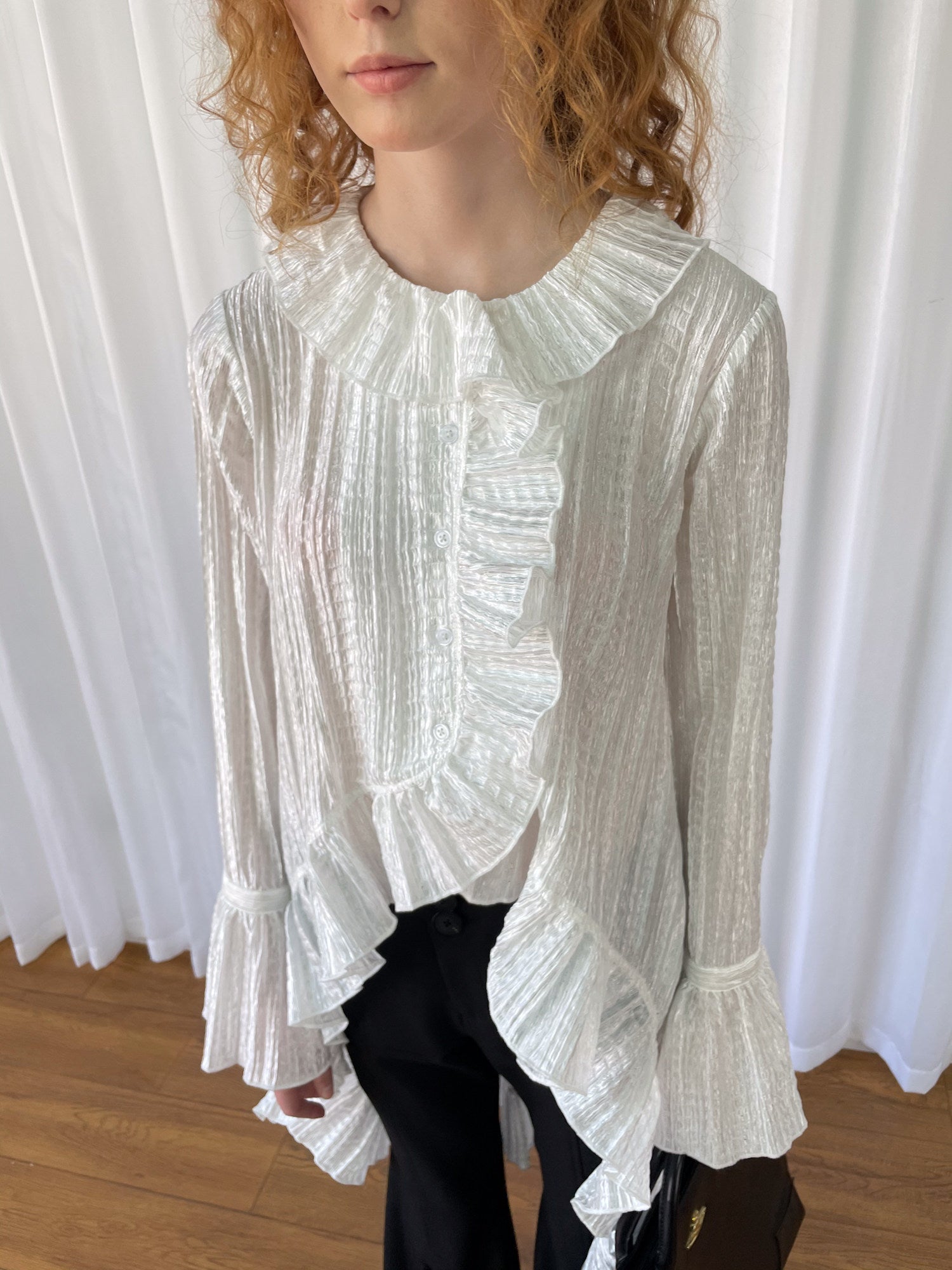 Lace wrinkled ruffled sleeve shirt