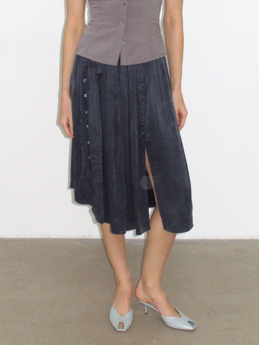 Multi-button high slit drape skirt