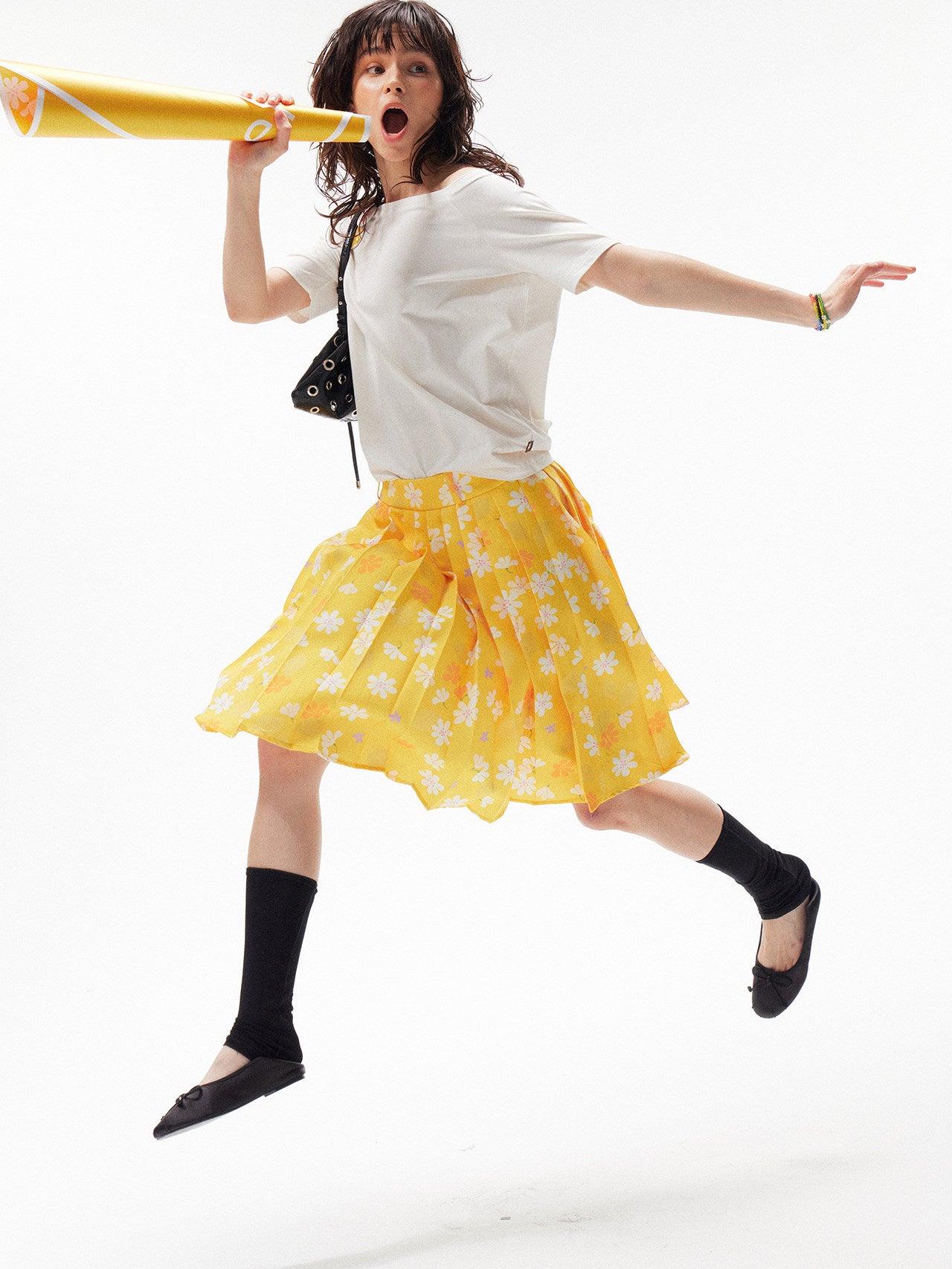 one-shoulder short-sleeved T-shirt with badges