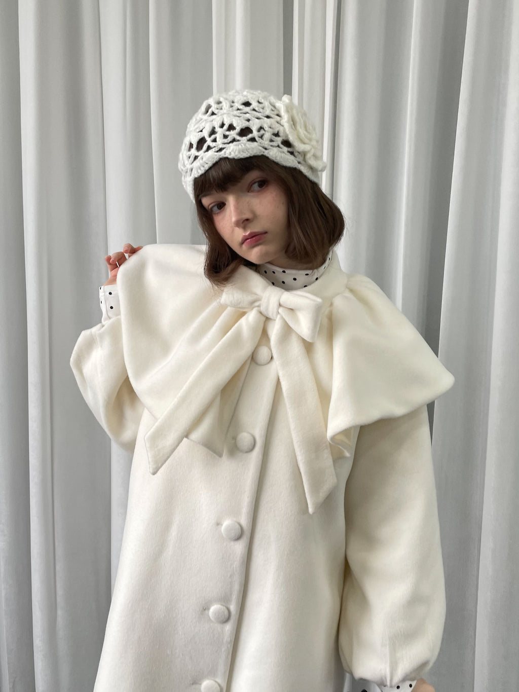 Bow white cape woolen coat